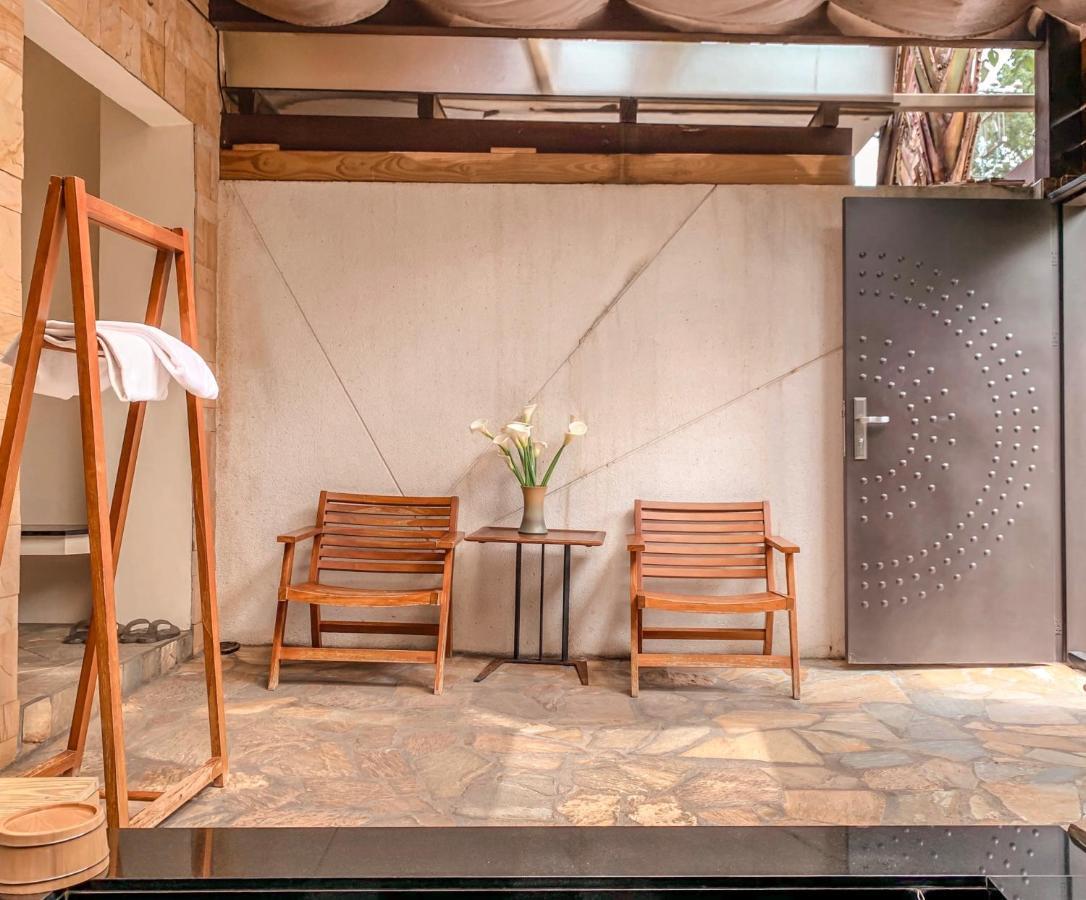 לינה וארוחת בוקר ג'יאושי Yage Hotspring House מראה חיצוני תמונה