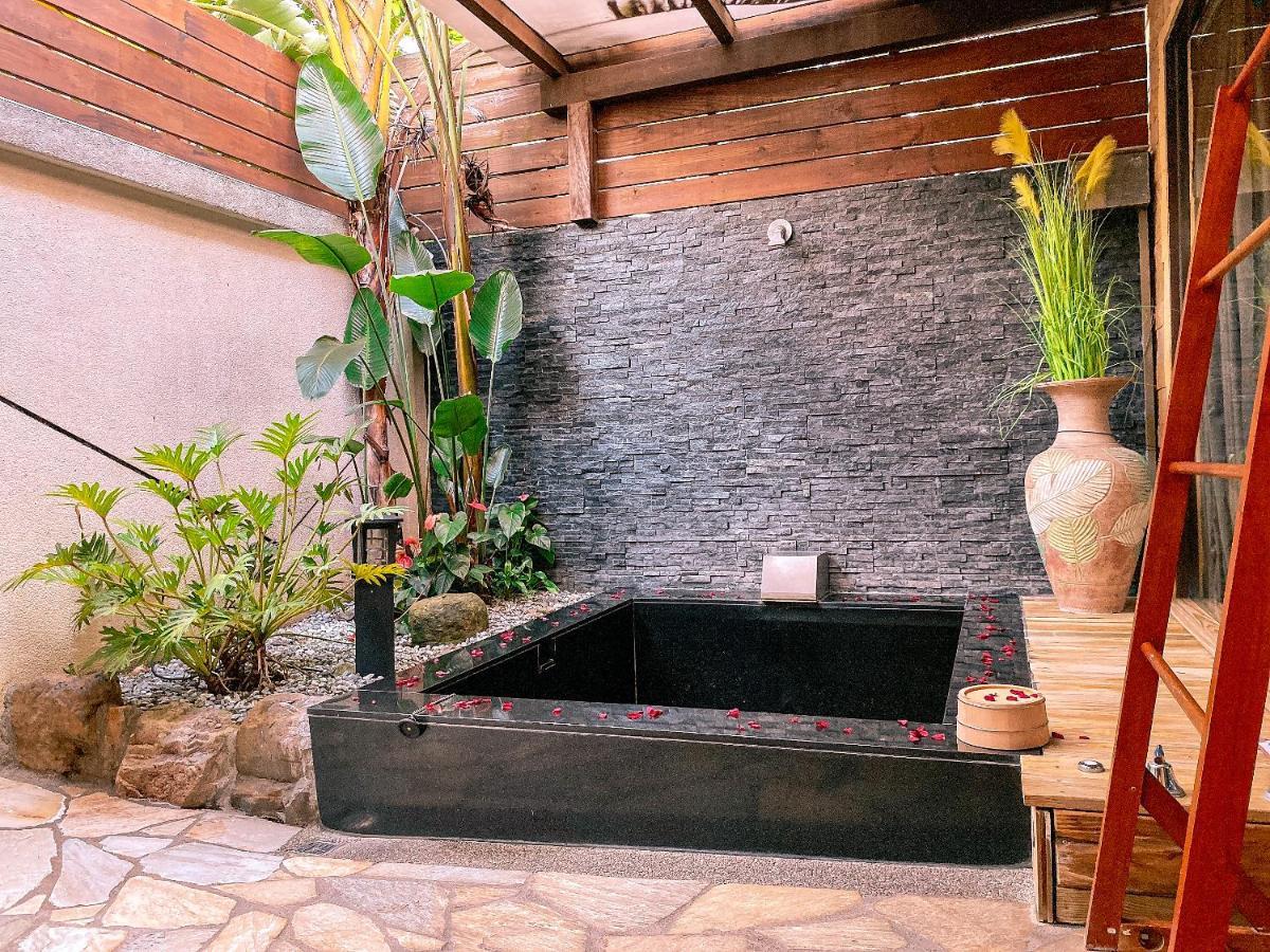 לינה וארוחת בוקר ג'יאושי Yage Hotspring House מראה חיצוני תמונה