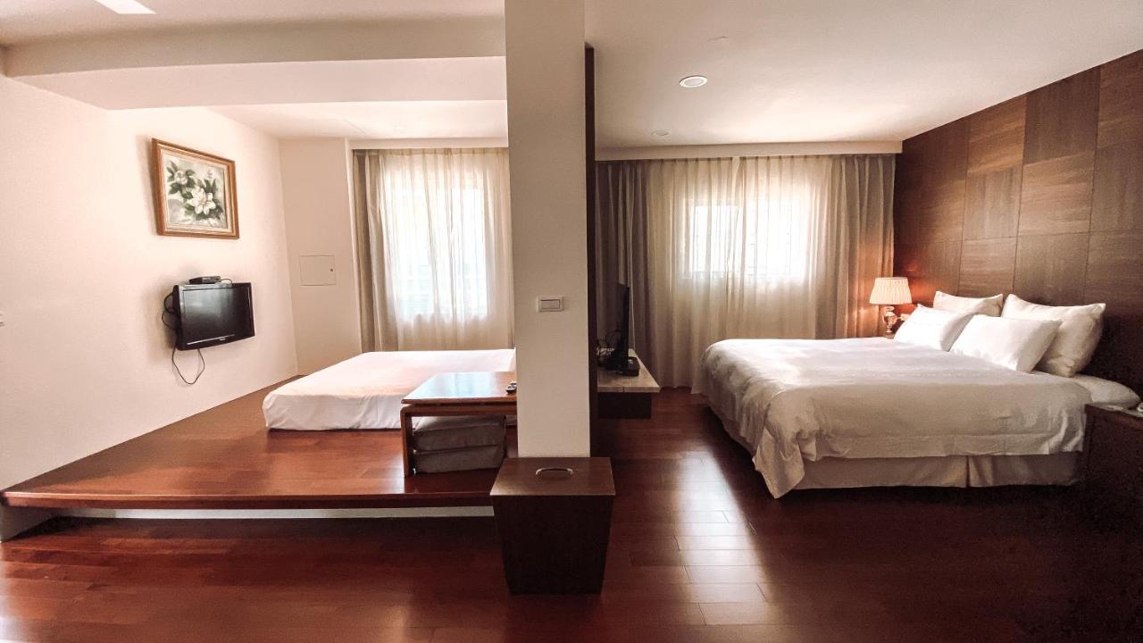 לינה וארוחת בוקר ג'יאושי Yage Hotspring House מראה חיצוני תמונה