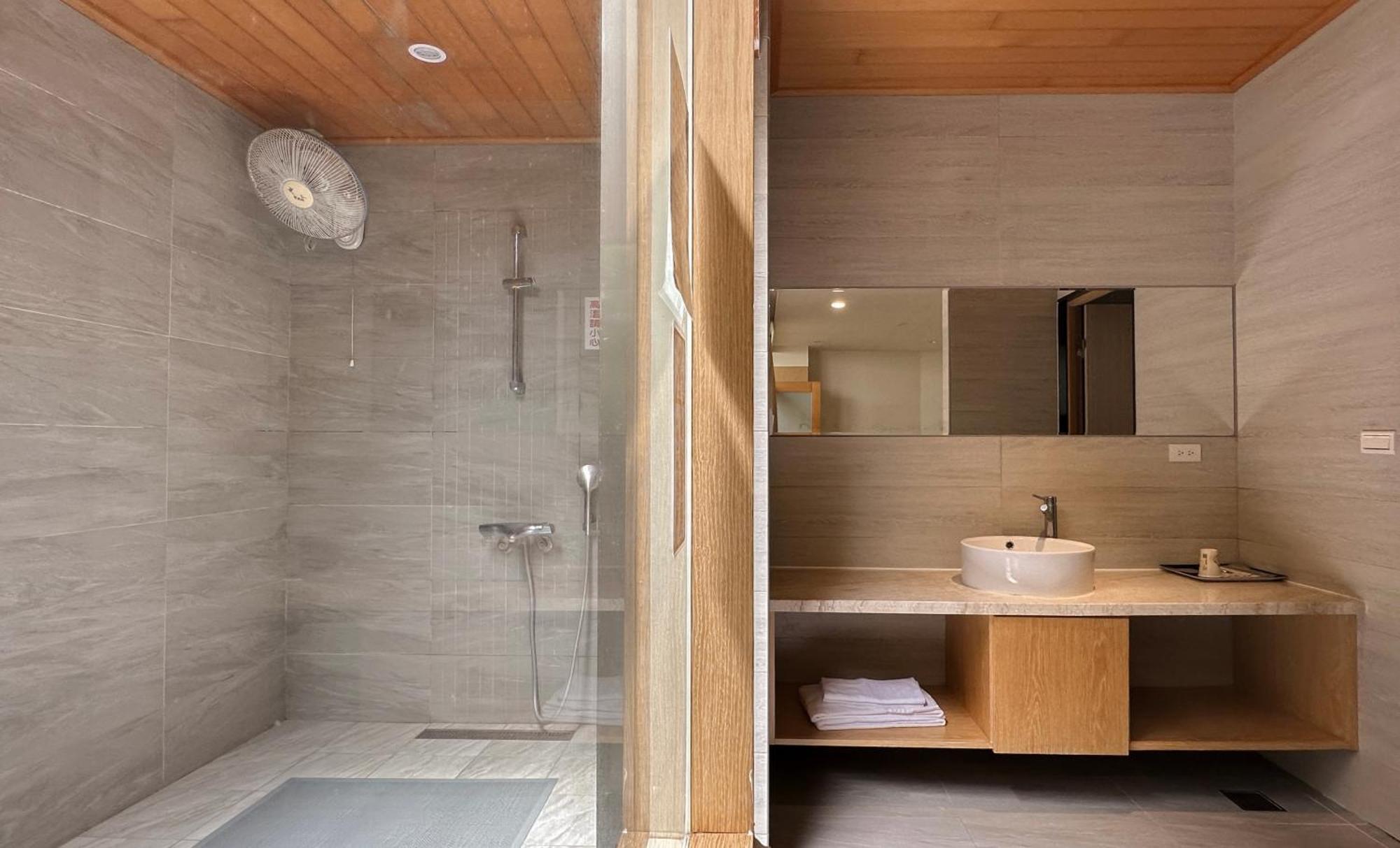 לינה וארוחת בוקר ג'יאושי Yage Hotspring House מראה חיצוני תמונה
