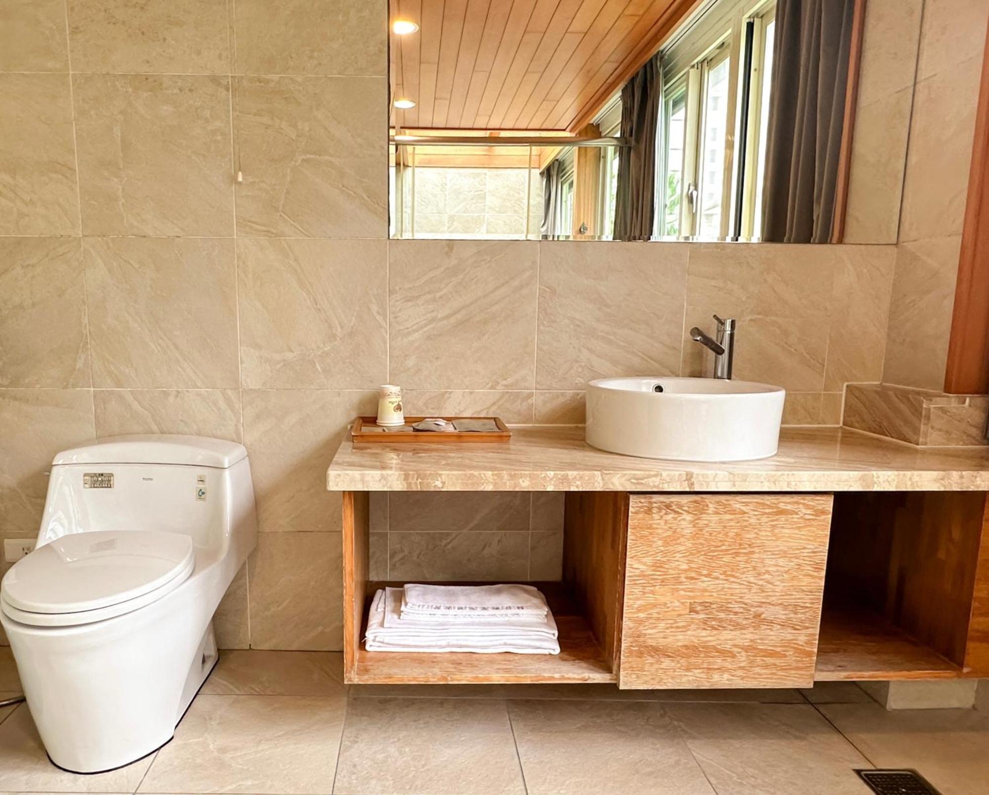 לינה וארוחת בוקר ג'יאושי Yage Hotspring House מראה חיצוני תמונה